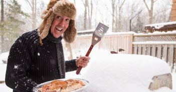 Grillen im Winter: Regeln und Tipps für das Barbecue in der (Foto: AdobeStock - amyinlondon 61882205)