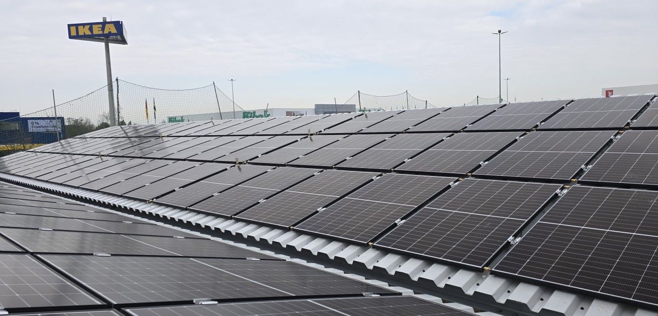 TWL installiert moderne 640 PVT-Hybridkollektoren und 432 kW (Foto: solarSTEP Energie GmbH)