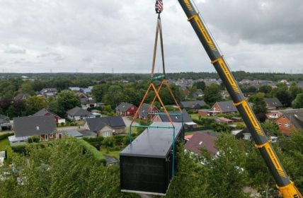 HanseWerk Natur installiert erste standardisierte Wärmebox Schleswig-Holsteins im (Foto: HanseWerk)